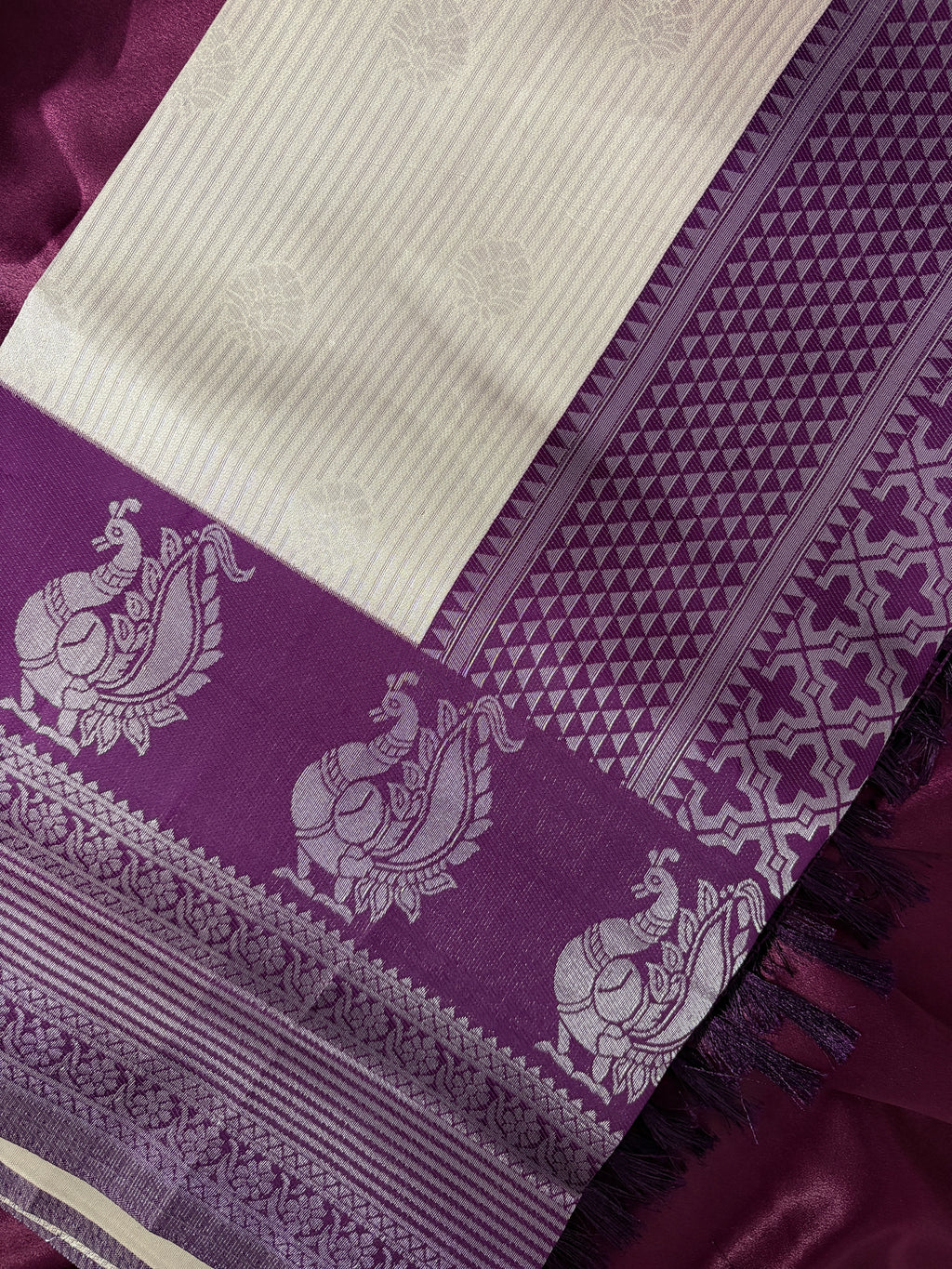 NILA : Nilaveni Silver Saree