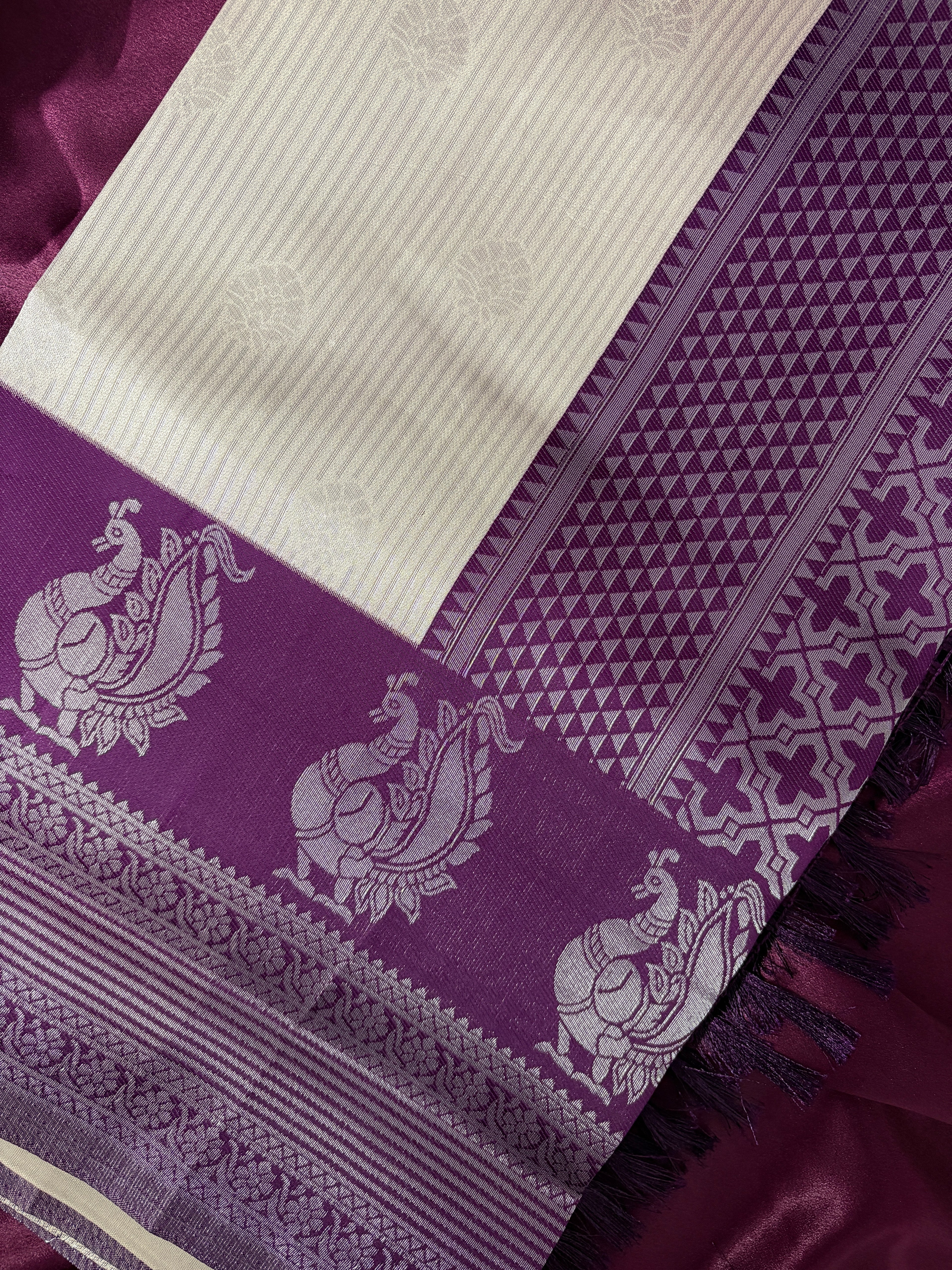 NILA : Nilaveni Silver Saree