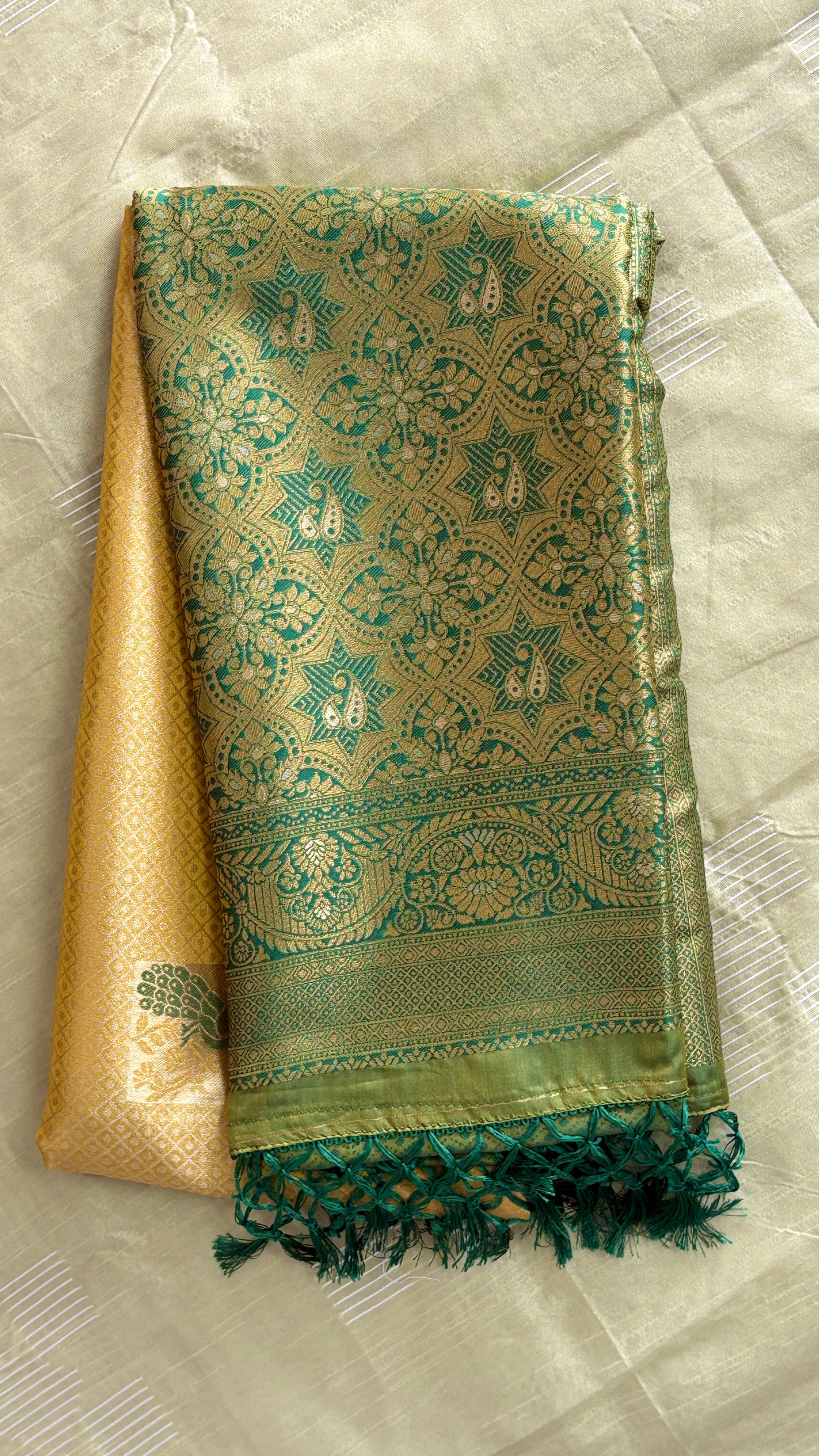 Tara : Lux Kanchi Pattu